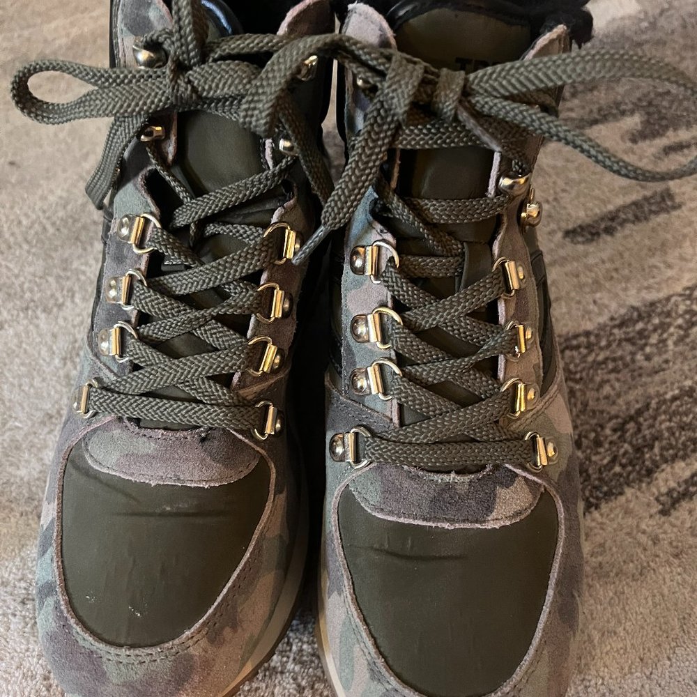 Tretorn camo fur lined boots women sz 8 - made in sweeden - winter boots